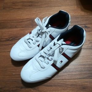 Tommy Hilfiger leather tennis shoe